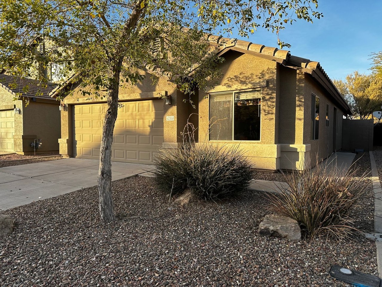 42358 W Sunland Dr - Photo 3 of 18
