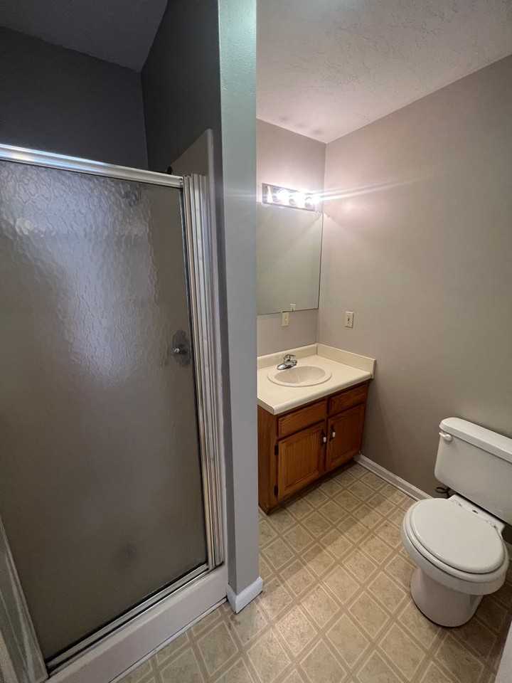 148 W Peach St Apt D4 #D4 - Photo 7 of 13