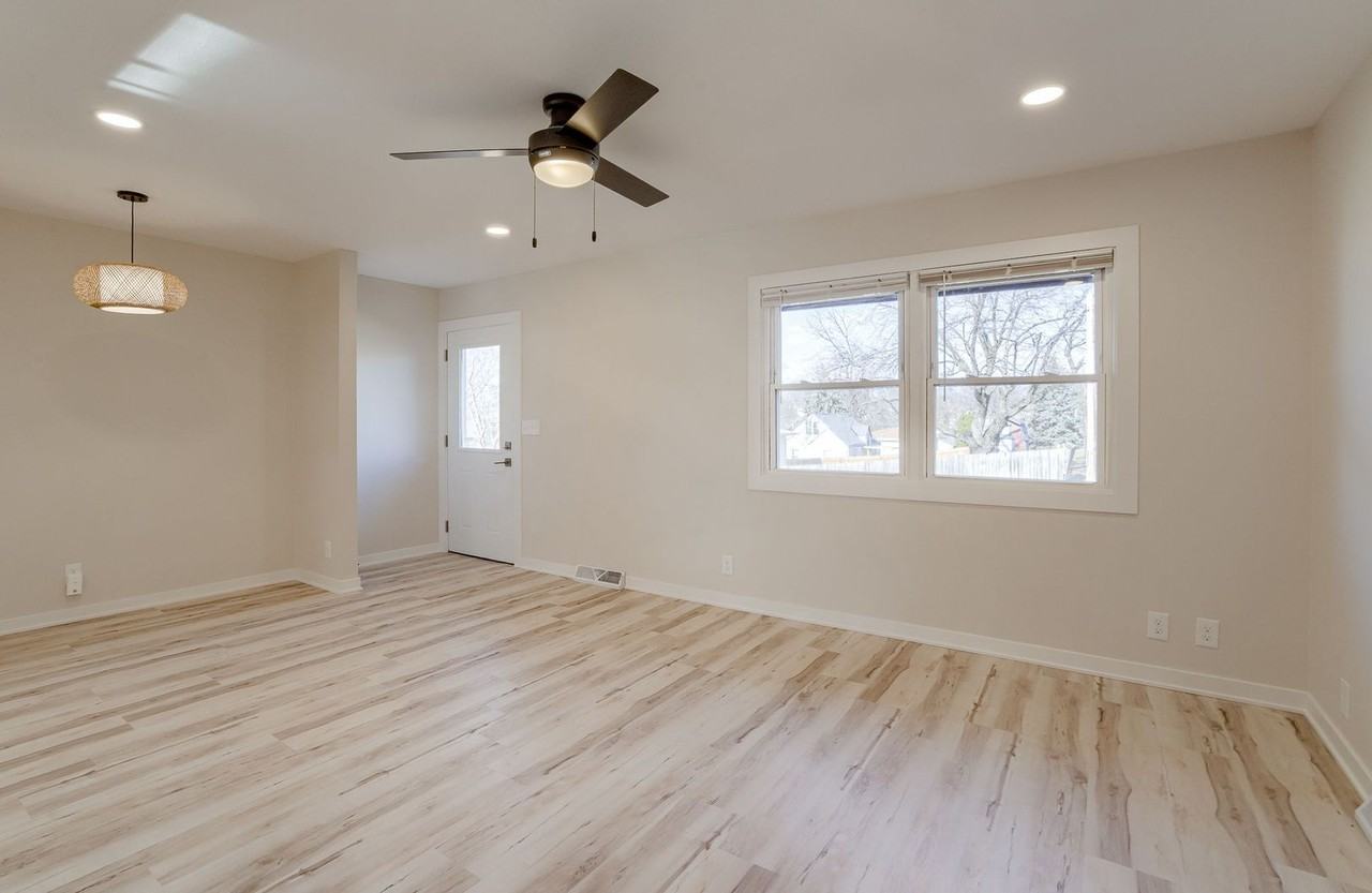 12455 Weir St - Photo 6 of 33