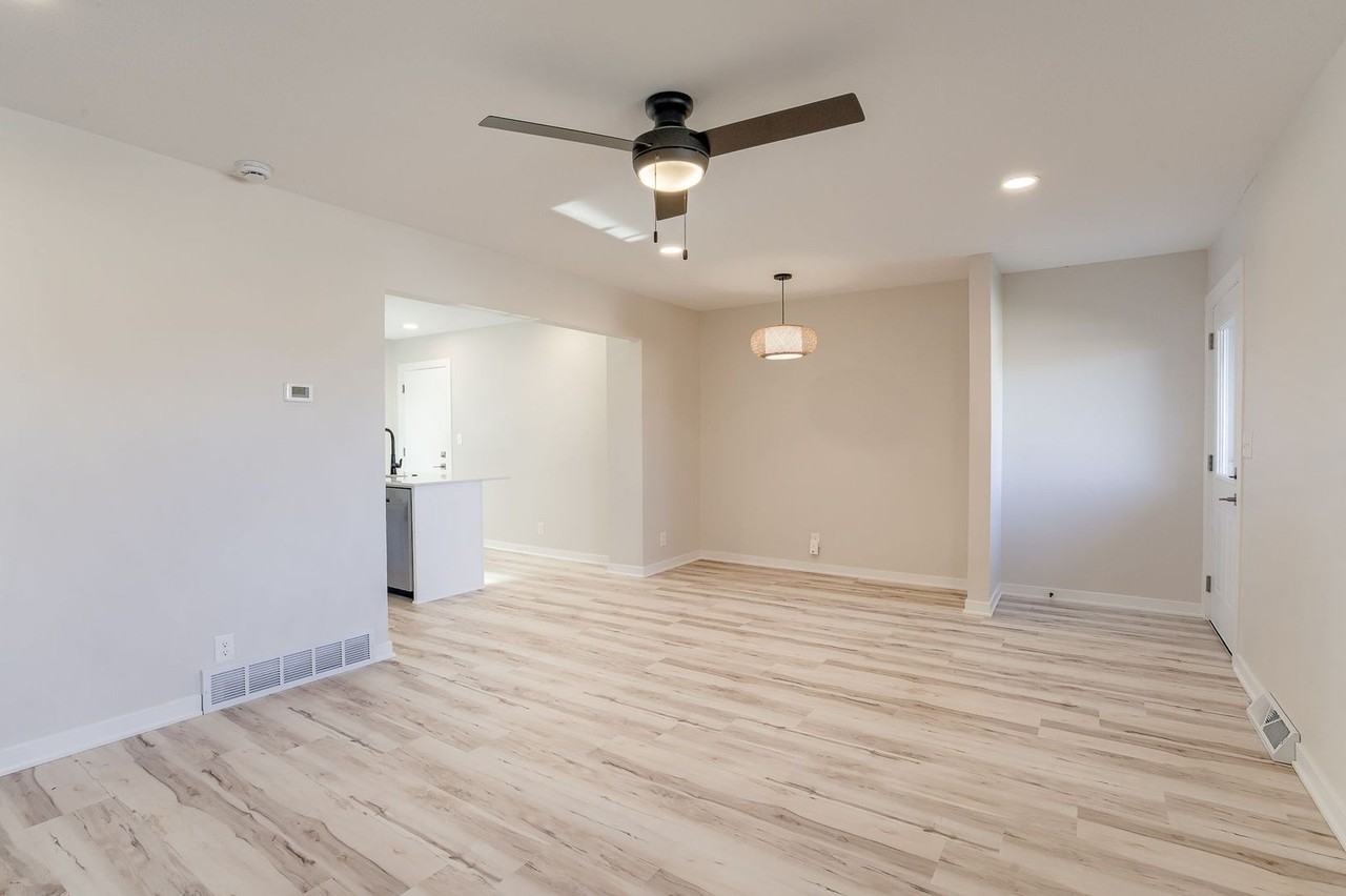 12455 Weir St - Photo 7 of 33