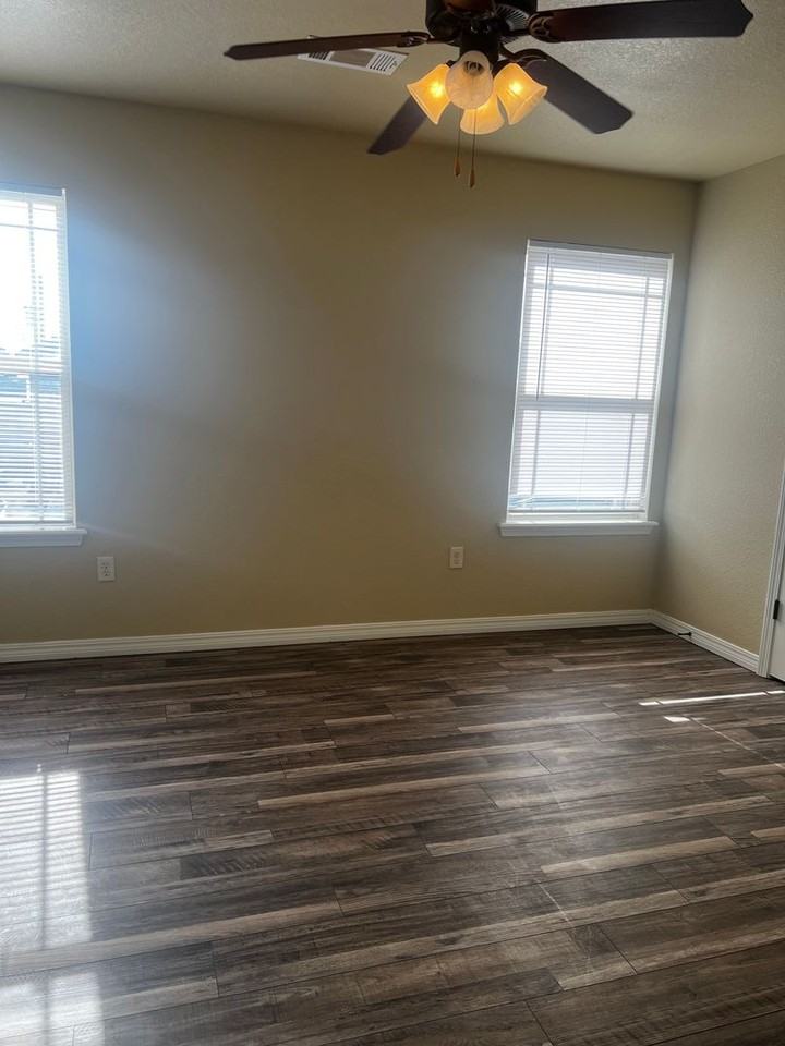 PARKER-SUNCHASE TOWNHOMES - Photo 7 of 18