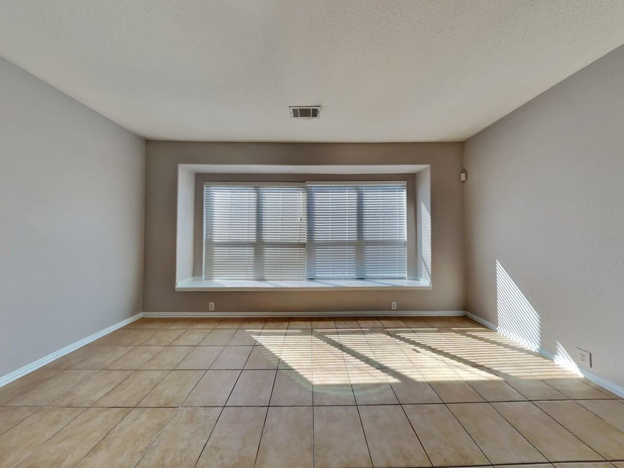 504 Kerry St - Photo 2 of 28