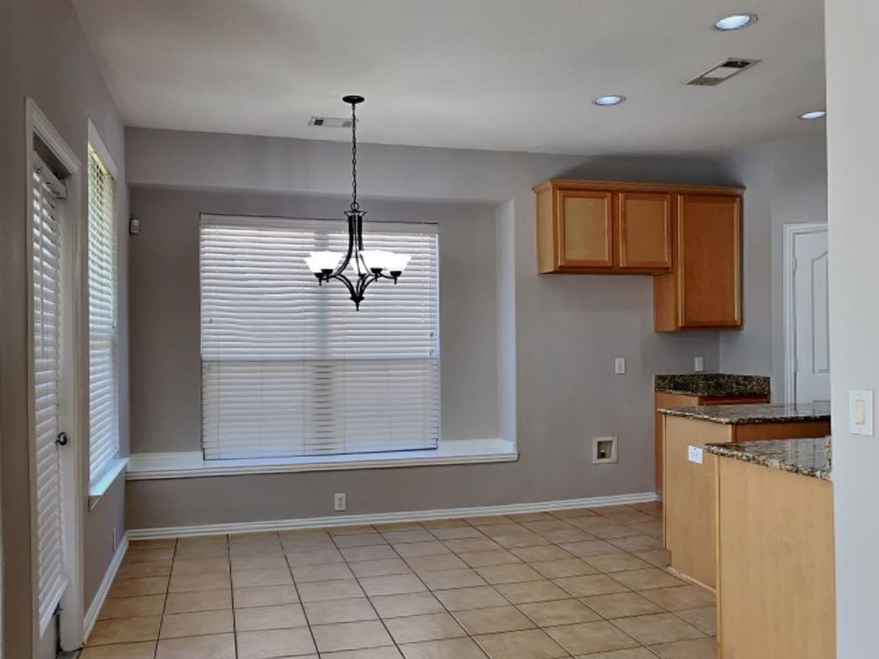 504 Kerry St - Photo 4 of 28