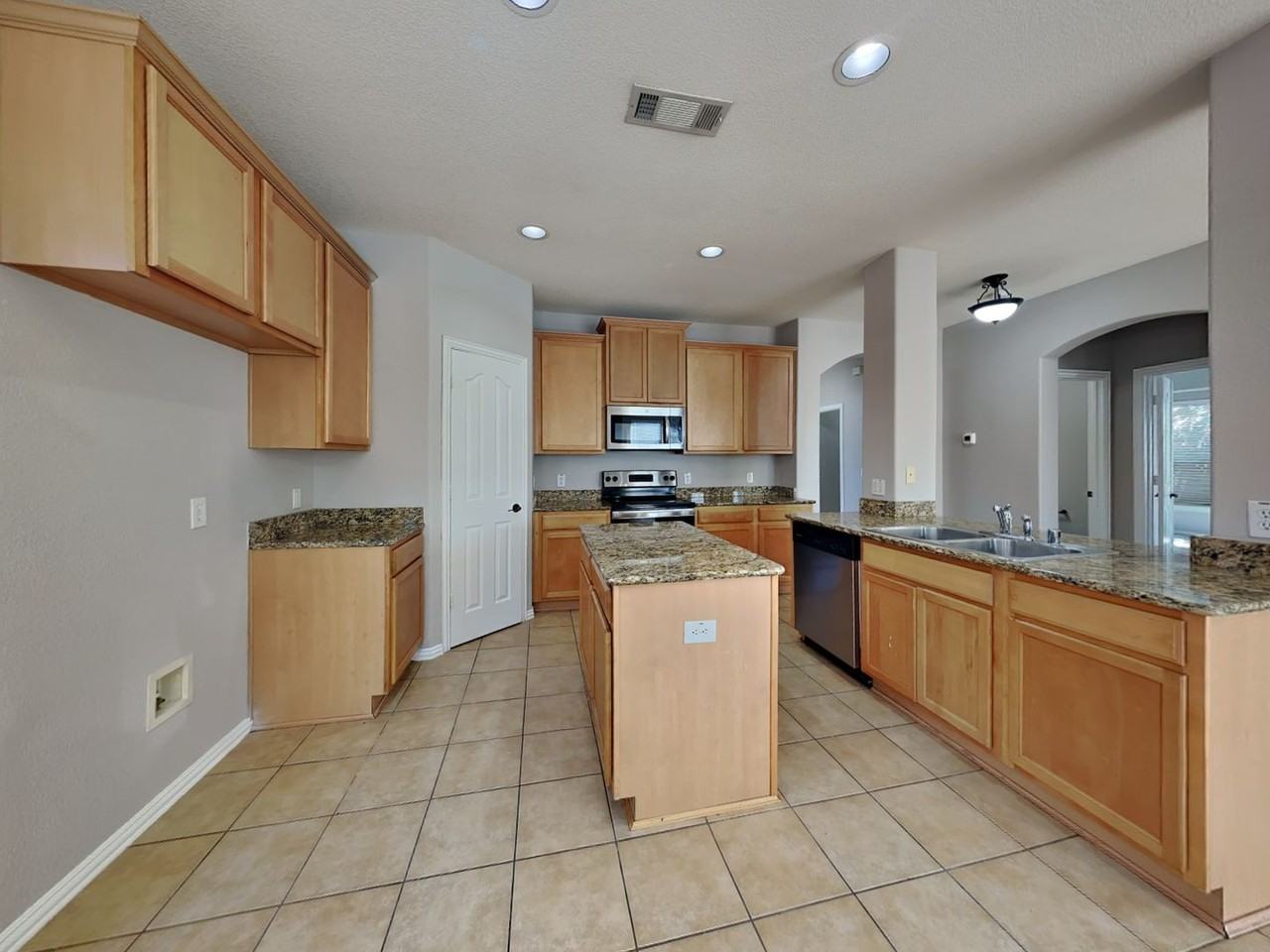 504 Kerry St - Photo 5 of 28