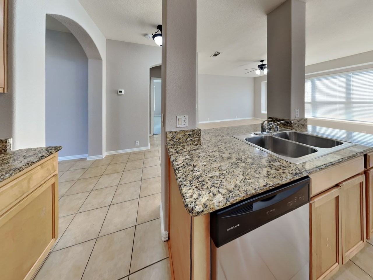 504 Kerry St - Photo 7 of 28