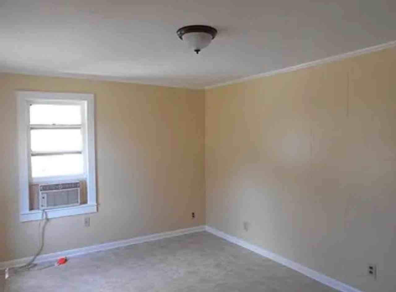 910 Domingue St - Photo 3 of 5