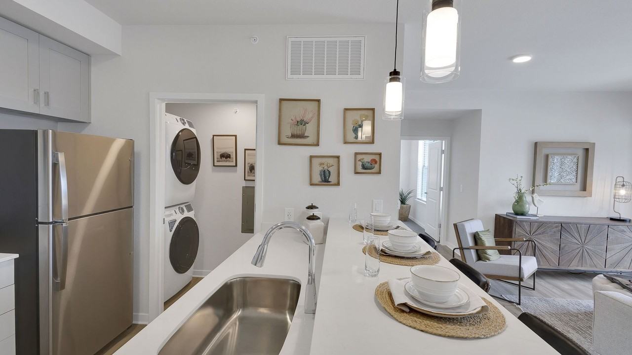 305 N 42nd Ave - Photo 5 of 21