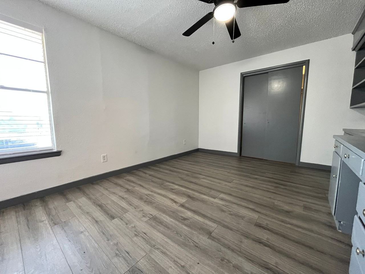 2526 Louise St - Photo 4 of 15