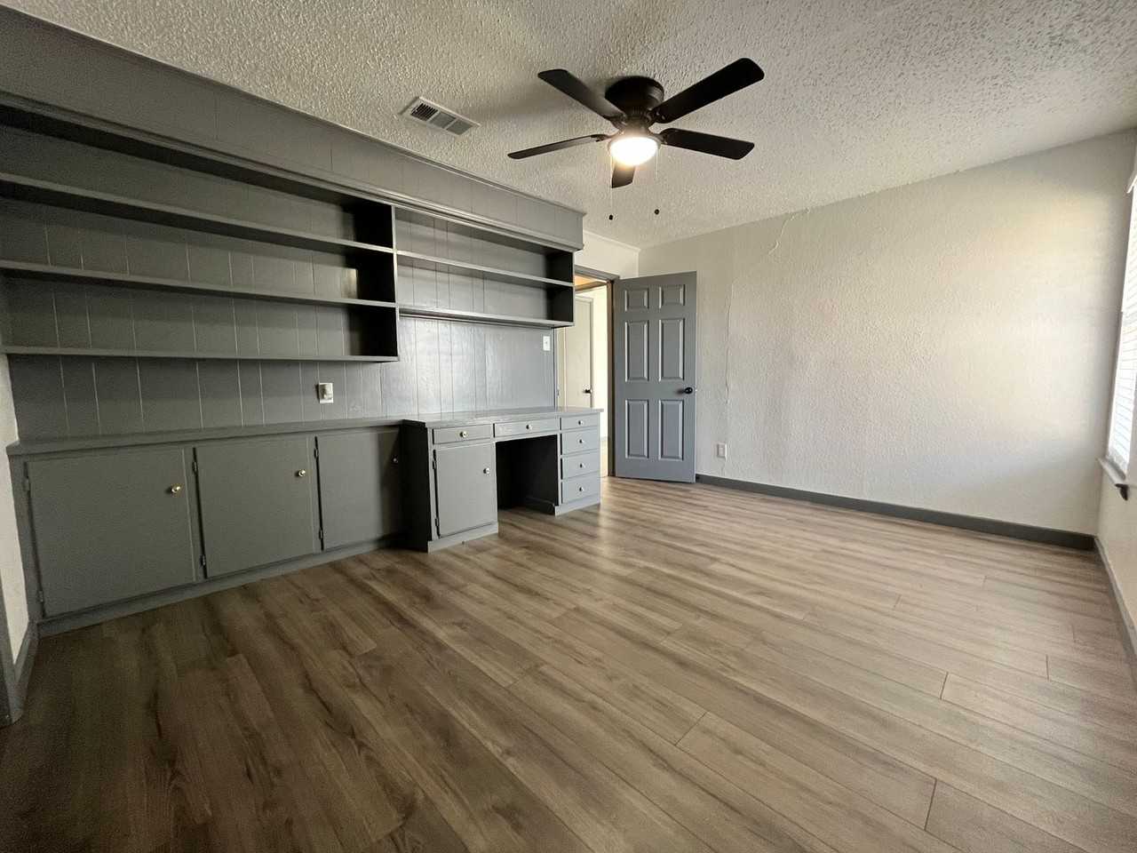 2526 Louise St - Photo 5 of 15