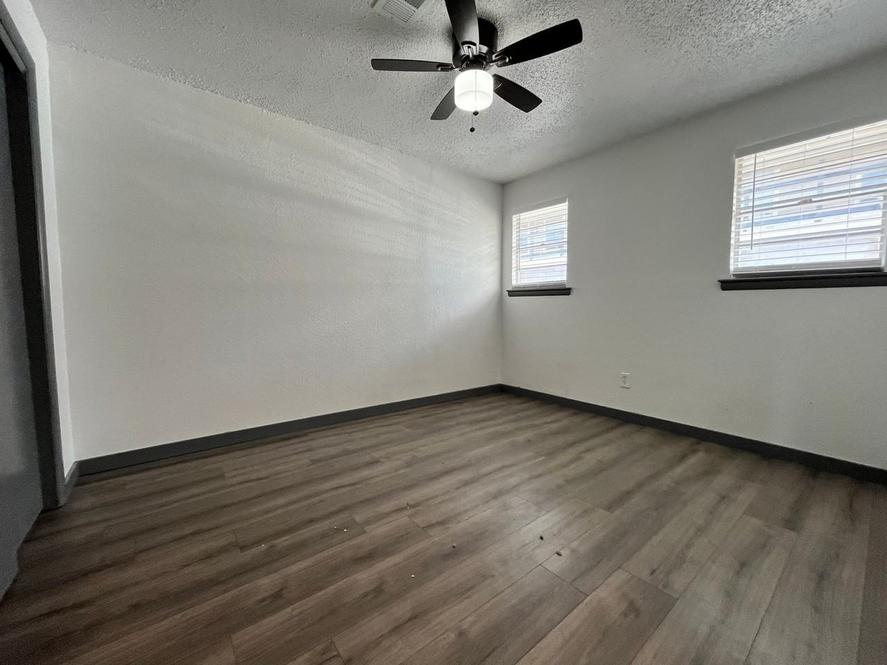 2526 Louise St - Photo 6 of 15