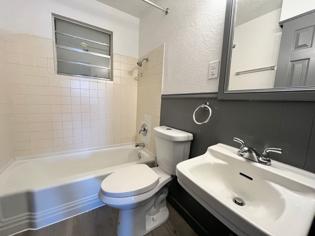 2526 Louise St - Photo 7 of 15