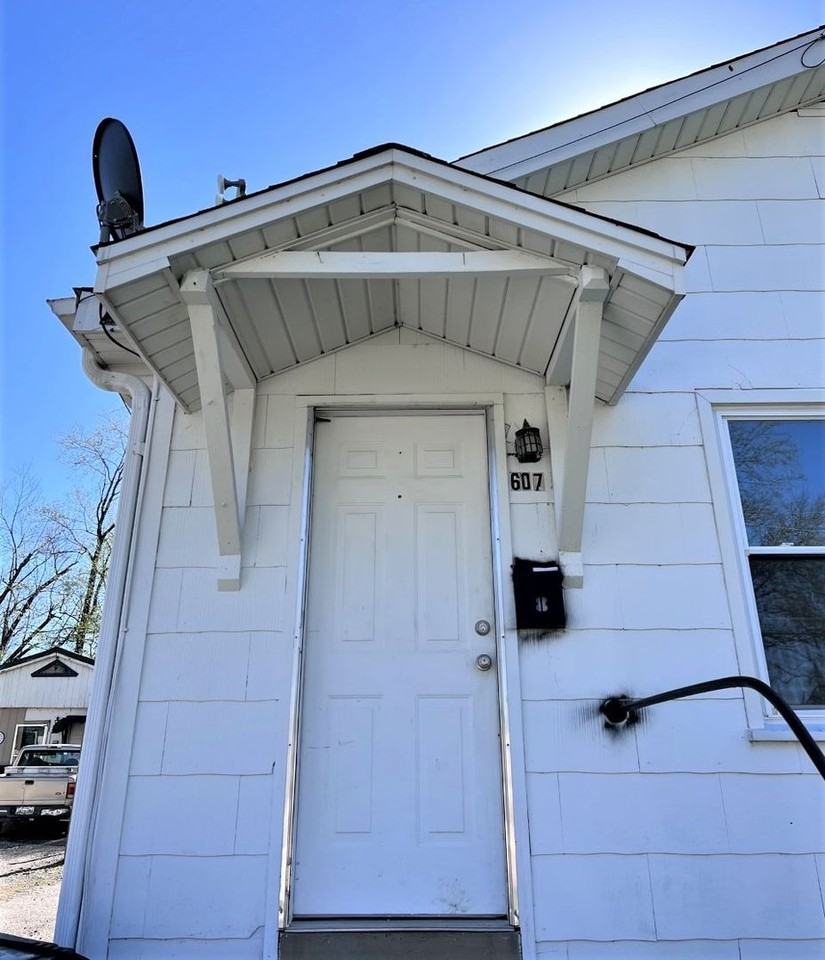 607 N 5th St - Photo 2 of 7