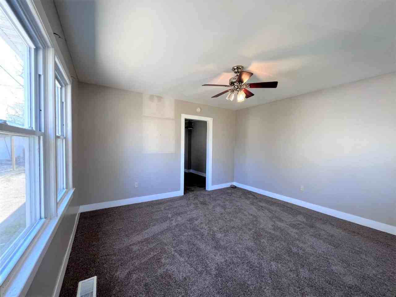 607 N 5th St - Photo 3 of 7