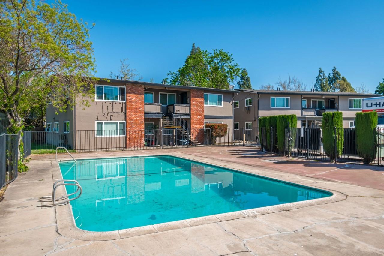 Summer Trace - Bell - Photo 7 of 17