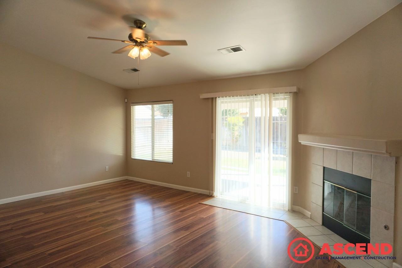 1010 Invermay St - Photo 2 of 11