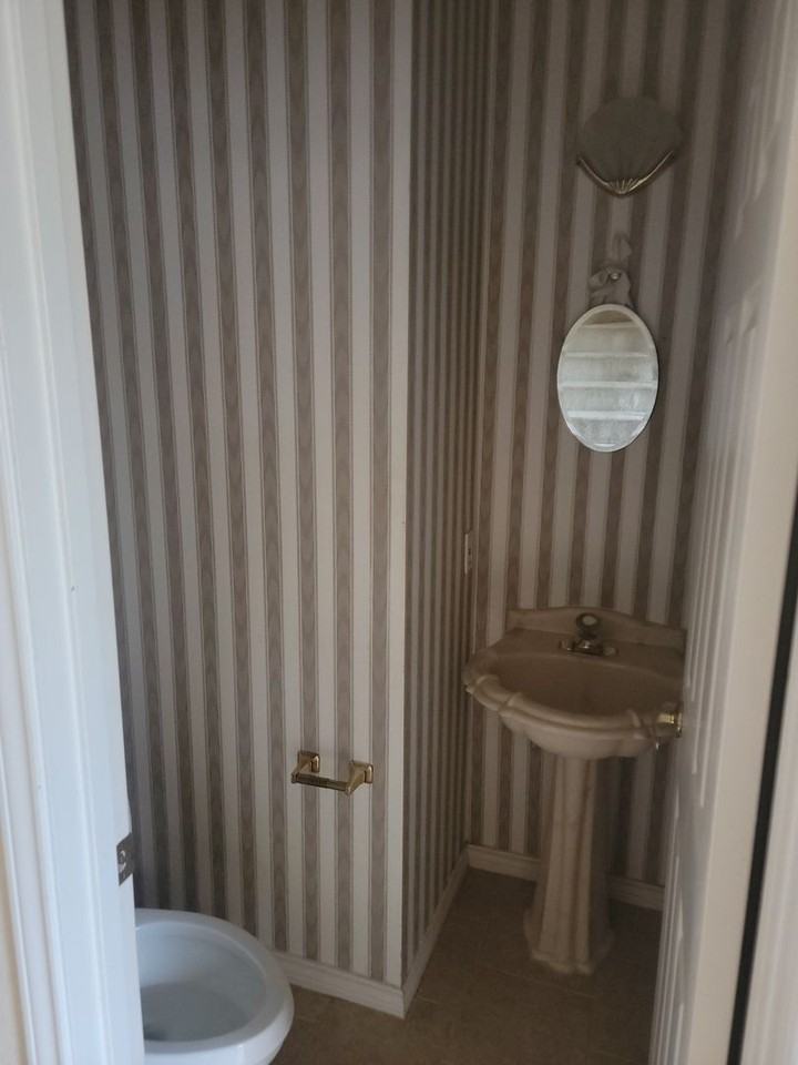 4530 Oso Pkwy - Photo 3 of 39