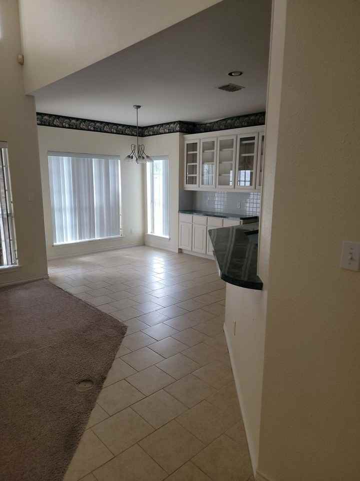 4530 Oso Pkwy - Photo 5 of 39