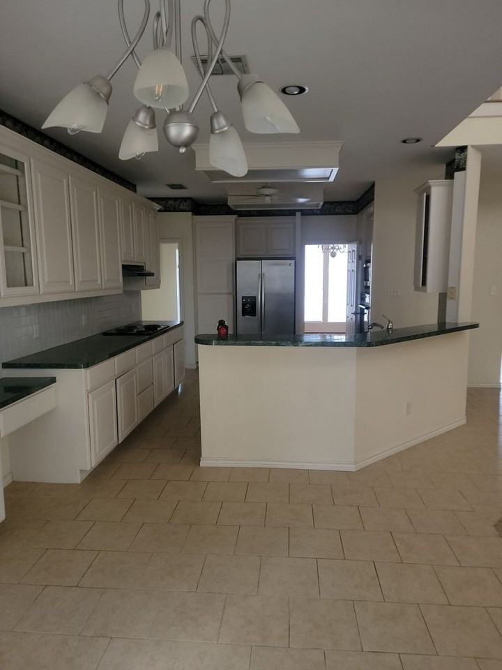 4530 Oso Pkwy - Photo 6 of 39