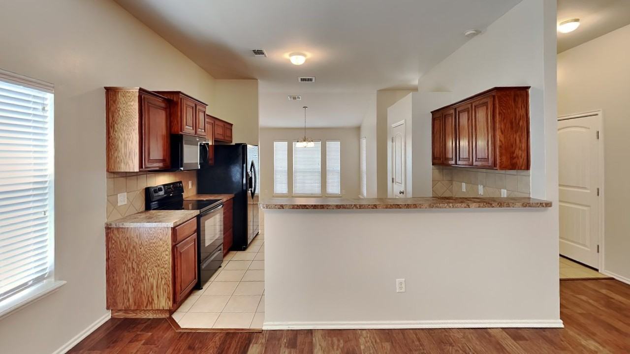 2801 Nw 182nd St - Photo 5 of 17