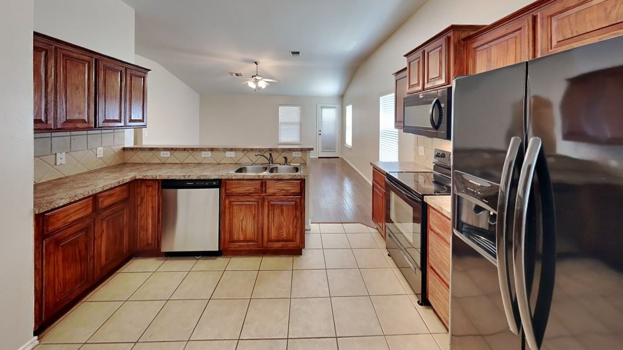 2801 Nw 182nd St - Photo 6 of 17