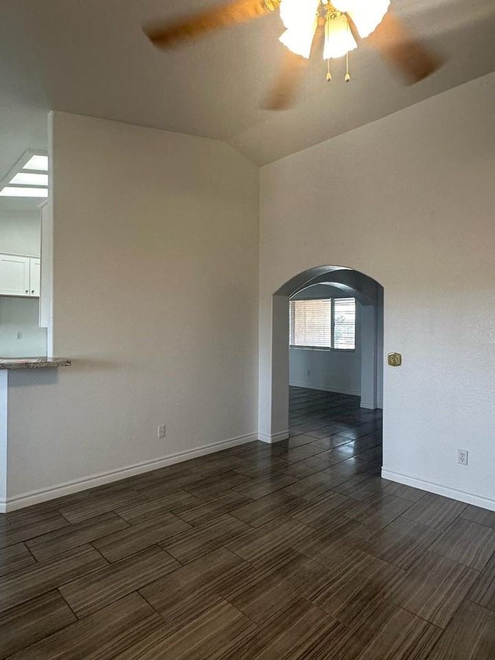 12033 1/2 Locust Ln - Photo 3 of 24