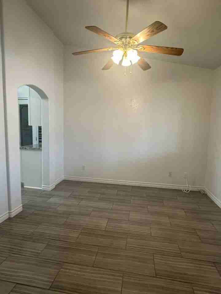 12033 1/2 Locust Ln - Photo 4 of 24