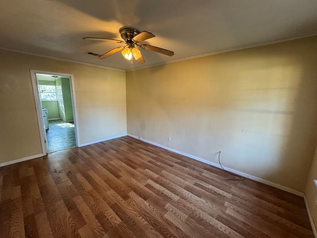 553 Sassafras Ave - Photo 2 of 8