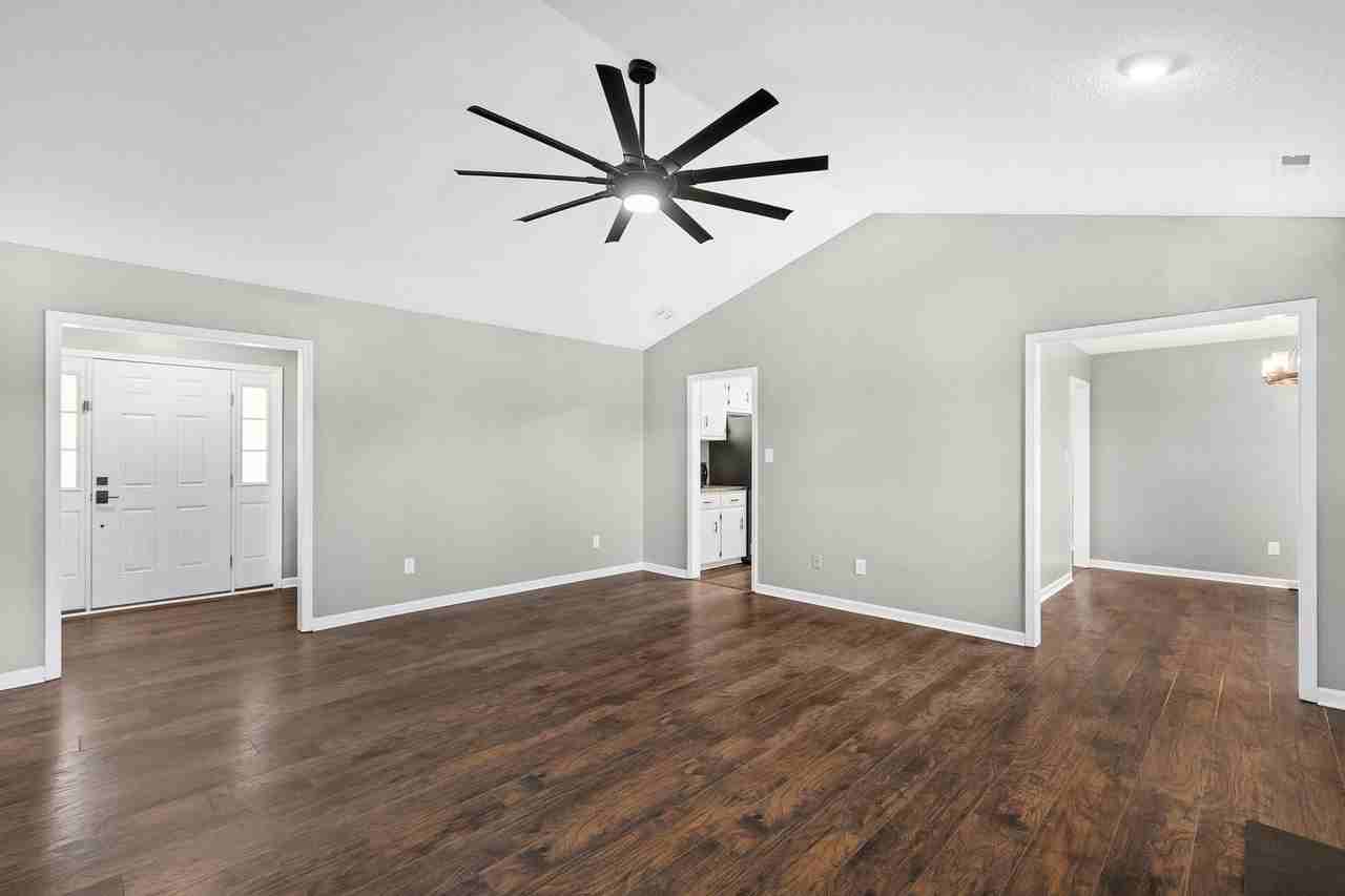 213 E Ridge Ct - Photo 4 of 23