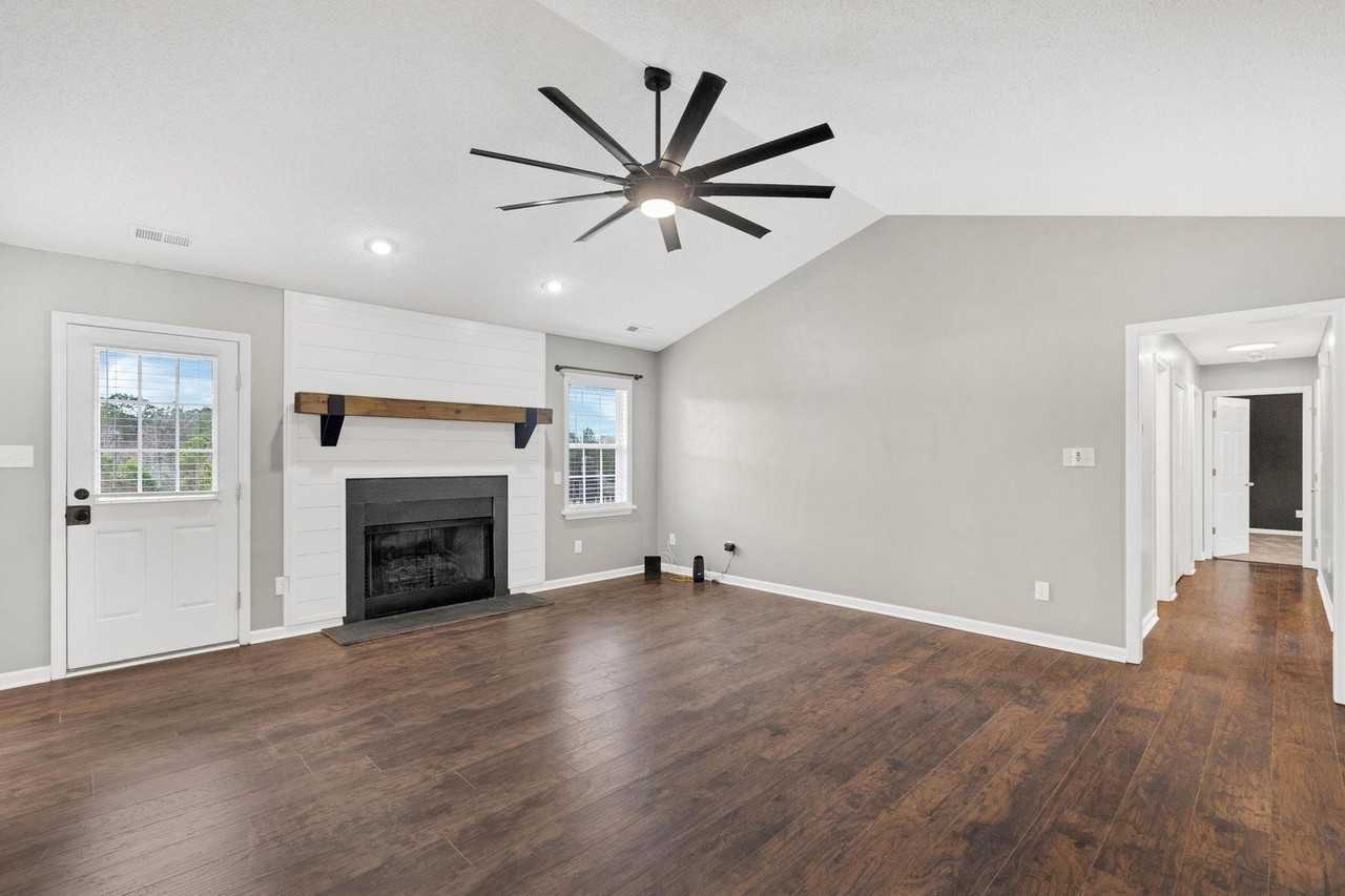 213 E Ridge Ct - Photo 5 of 23