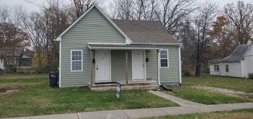 featured image of 910 N 7th St