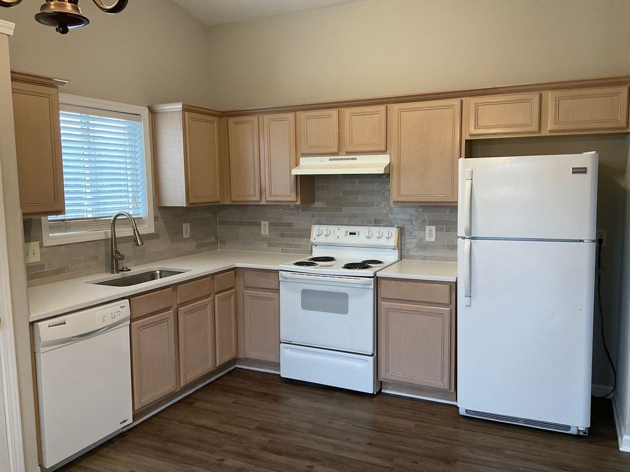 177 Brookstone Dr - Photo 2 of 8