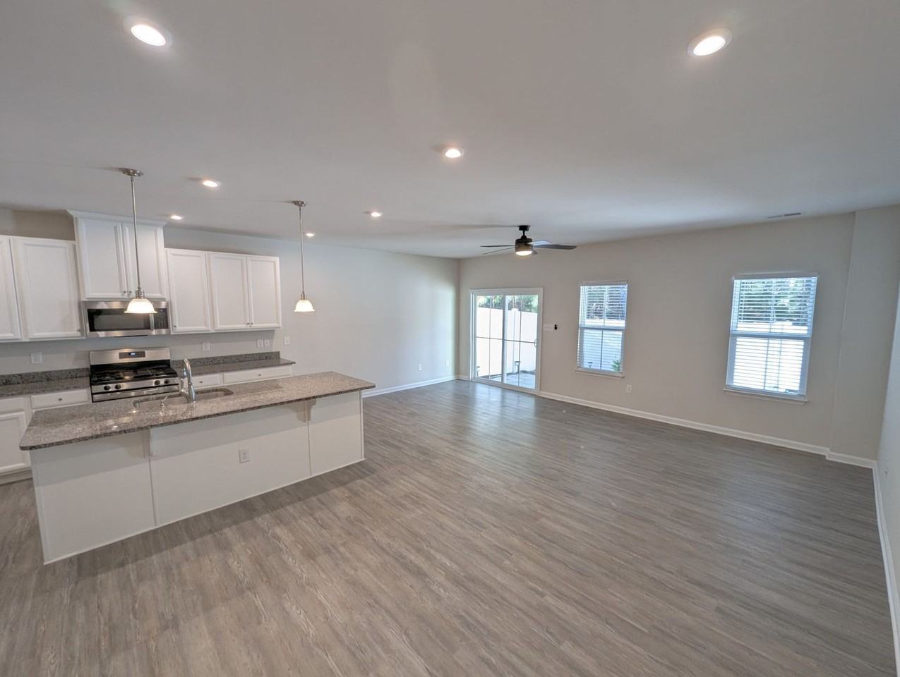 123 Stegg St - Photo 3 of 15