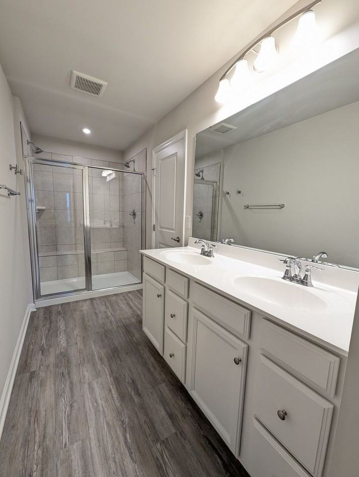 123 Stegg St - Photo 7 of 15