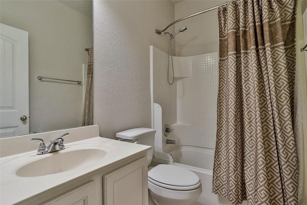 5508 Sea Cove Ln - Photo 6 of 32