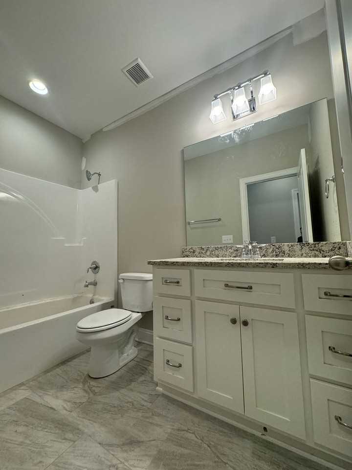 208 Court Cir - Photo 5 of 8