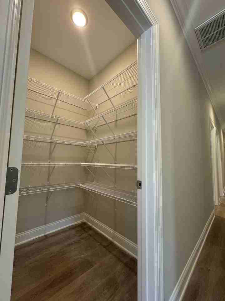 208 Court Cir - Photo 6 of 8