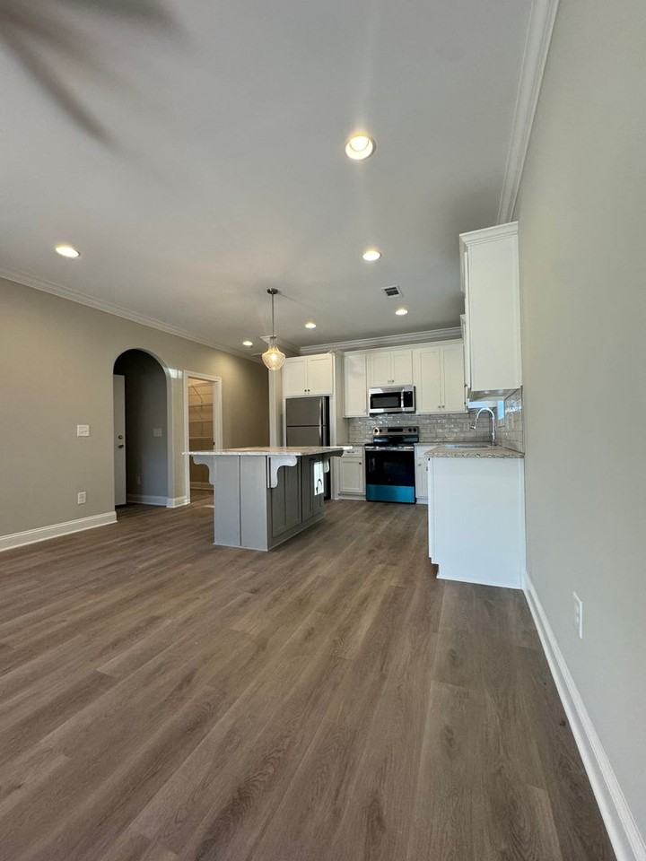 208 Court Cir - Photo 7 of 8