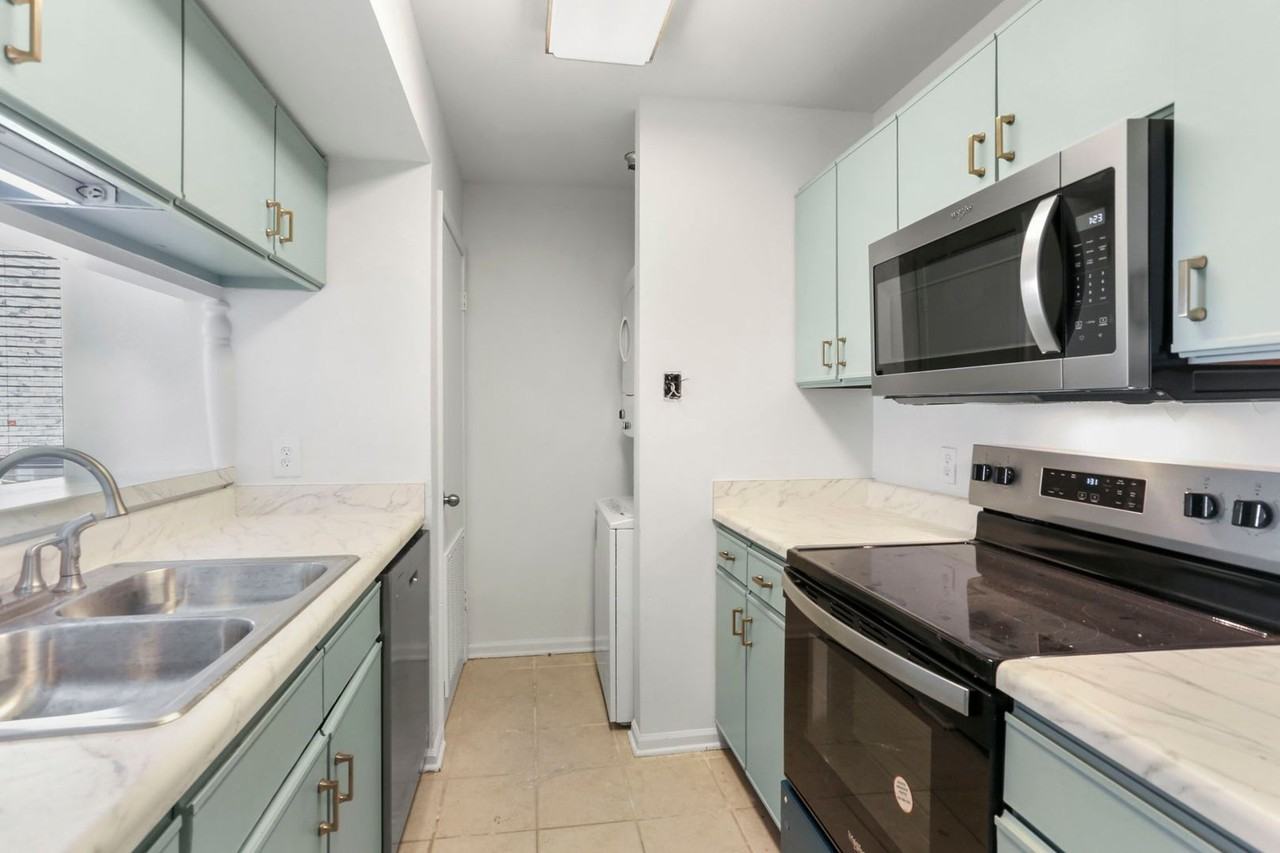 5137 Nicholson Dr - Photo 3 of 10