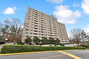 featured image of 5911 Edsall Rd #1104