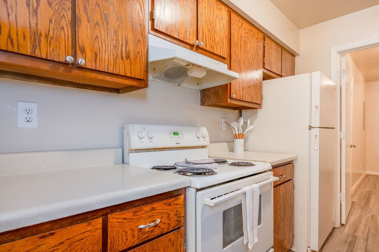 6141 Old College Drive - Photo 4 of 15