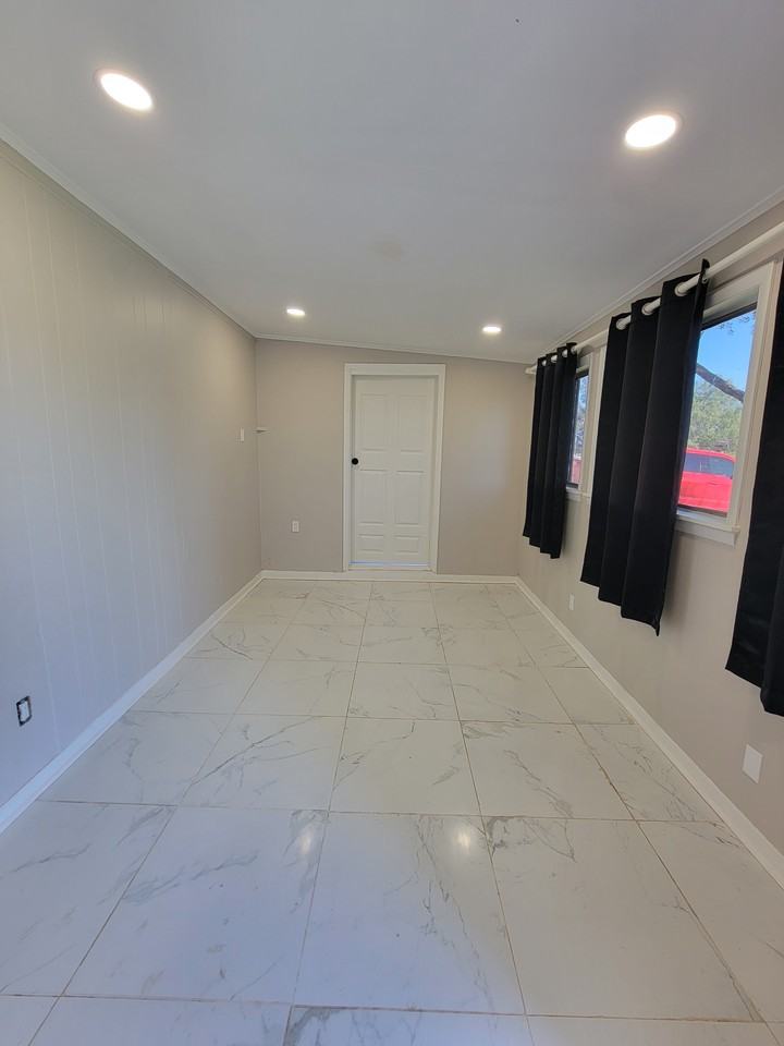 301 N Austin St #NA - Photo 3 of 26