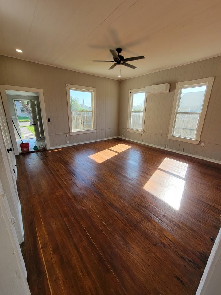 301 N Austin St #NA - Photo 6 of 26