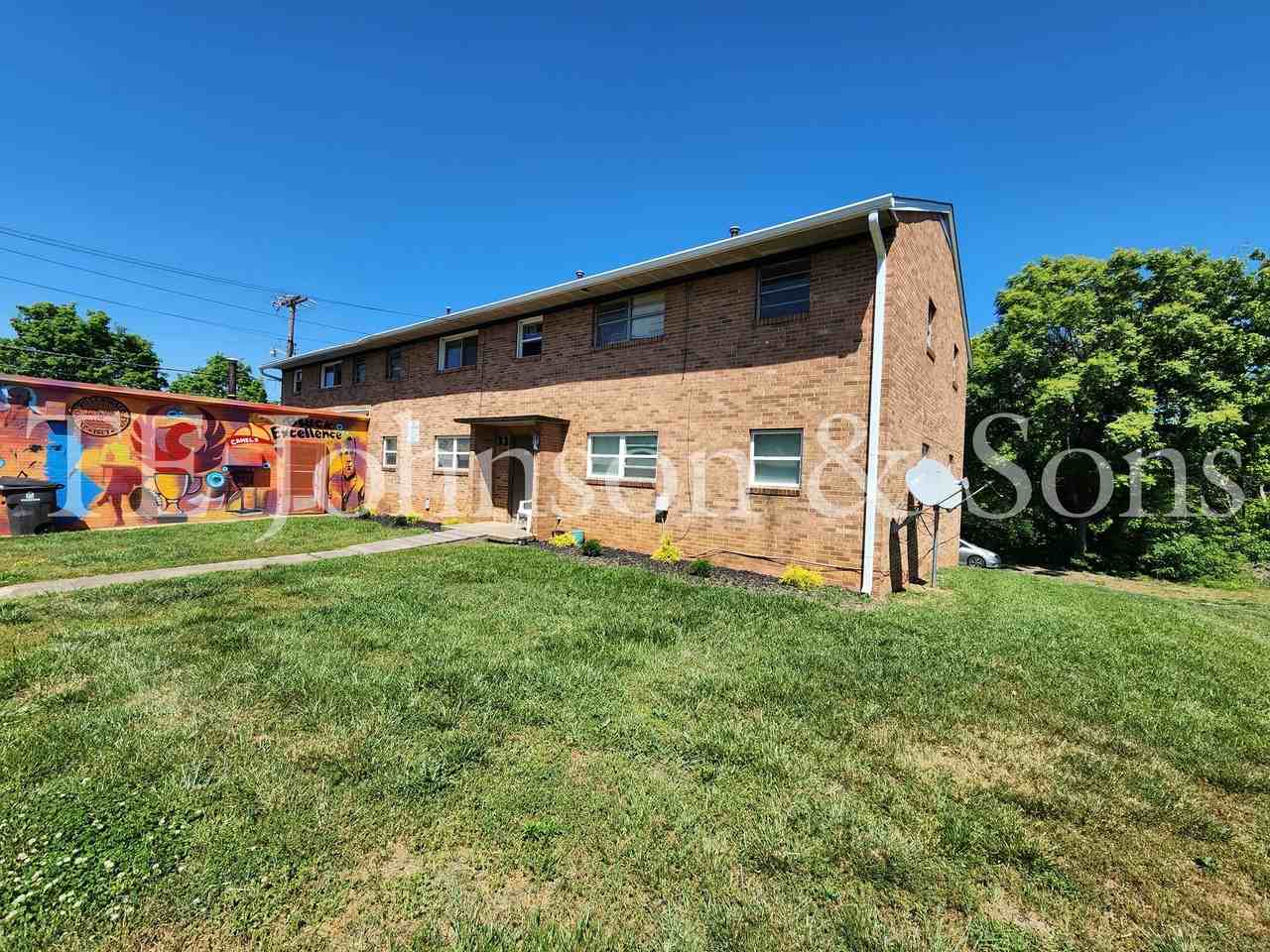 1137 N Cameron Ave - Photo 2 of 19