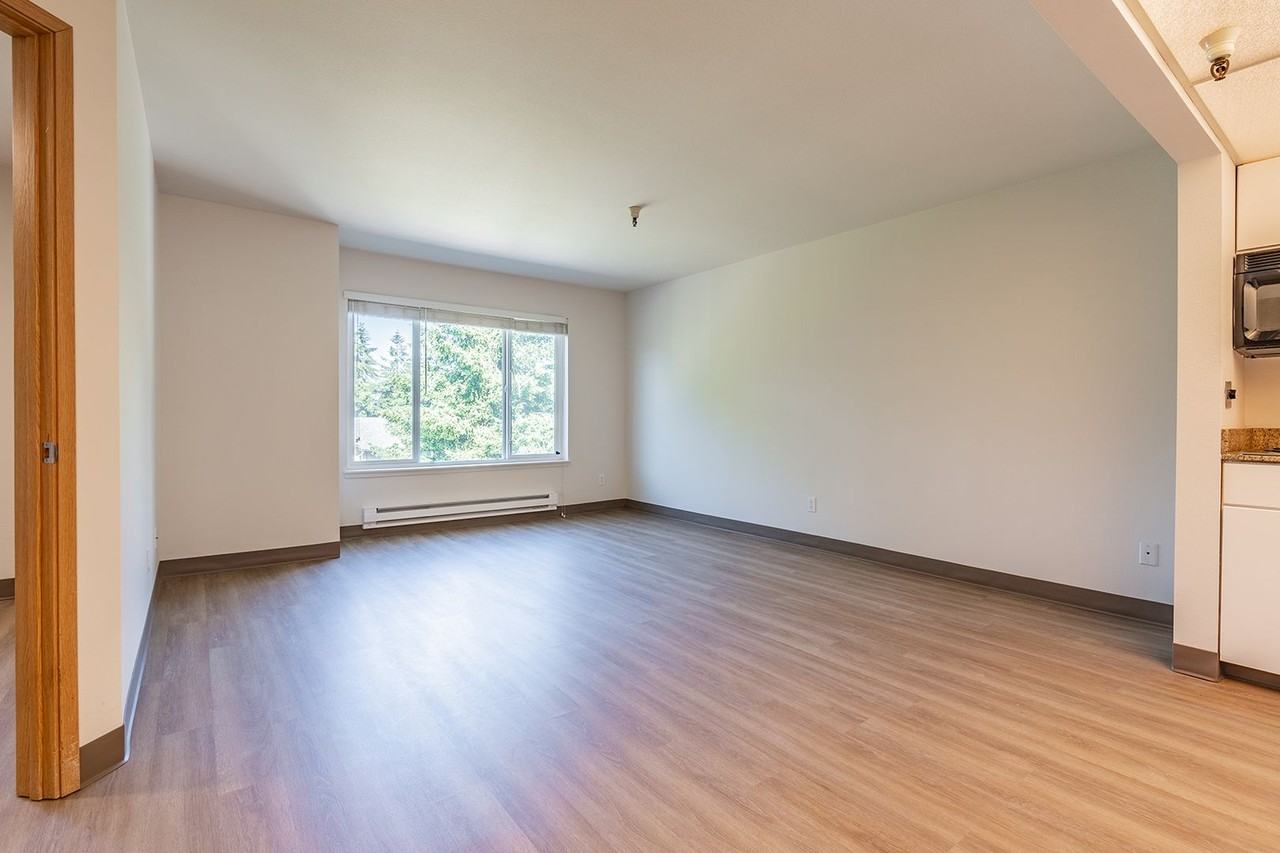 Crossroads Garden Apartments - Photo 4 of 50