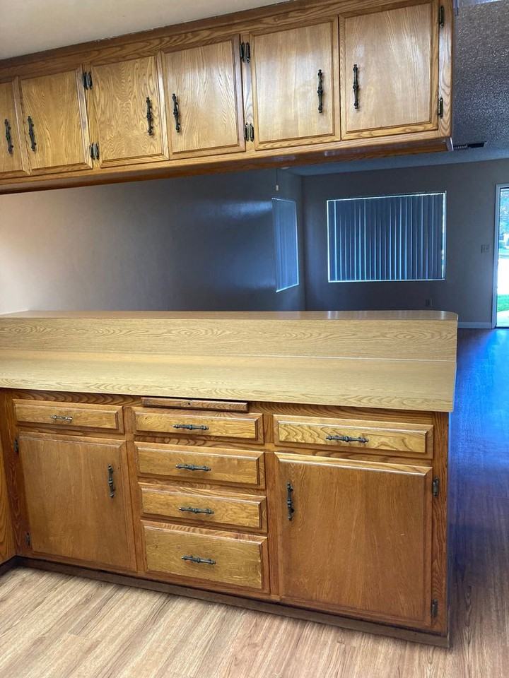 170  -  DESERET APTS - Photo 3 of 10