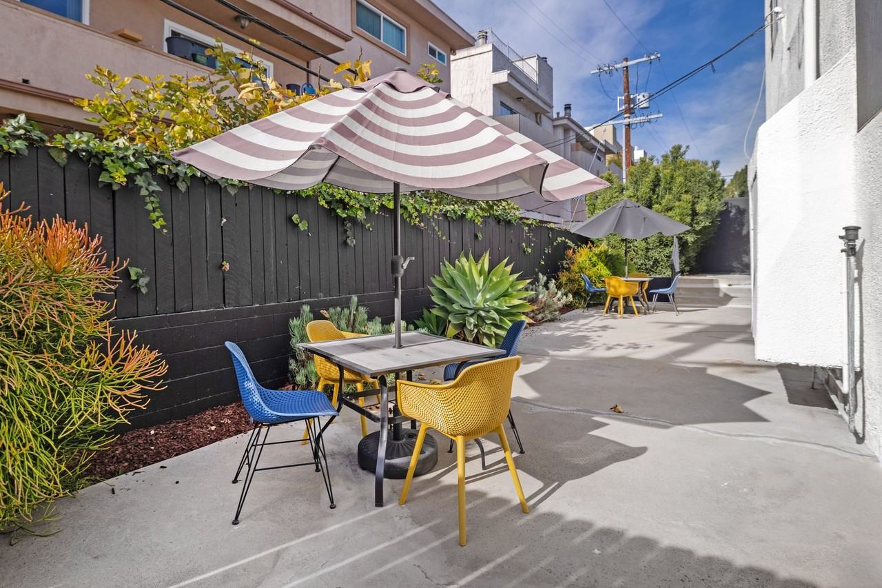 711 N. Sweetzer Ave - Photo 3 of 10