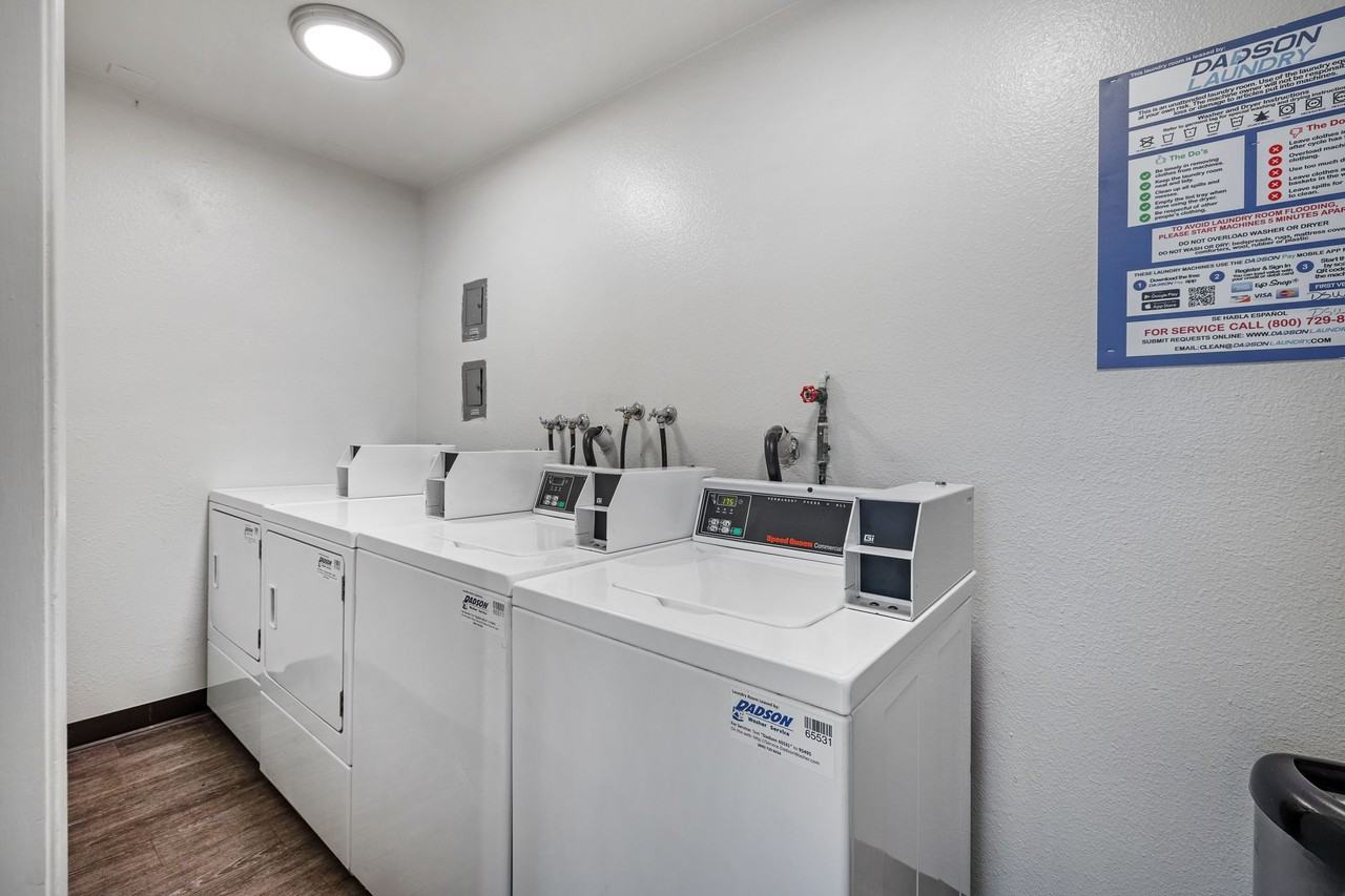 711 N. Sweetzer Ave - Photo 4 of 10