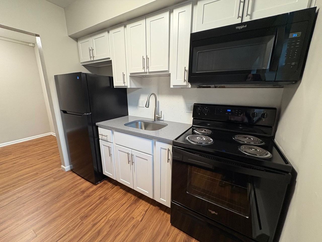 Mohawk Manor - Photo 4 of 21