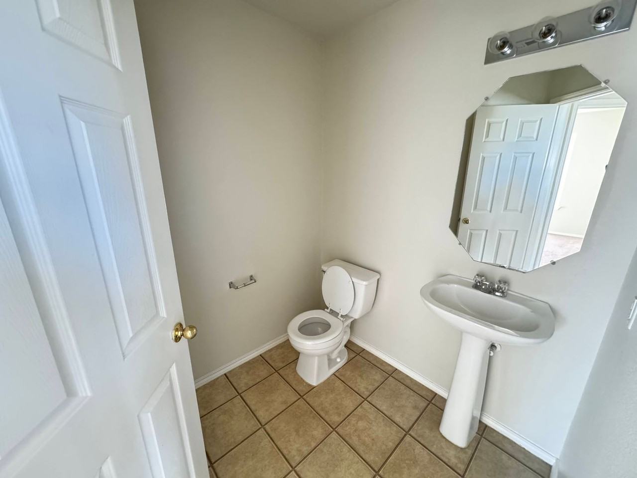 5210 Donegal Bay Ct - Photo 7 of 20