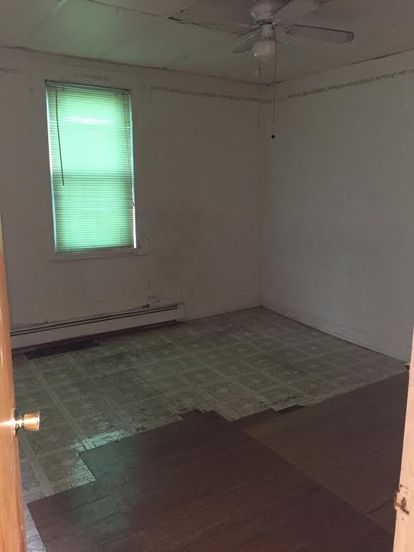 252 Crescent Place - Photo 2 of 4